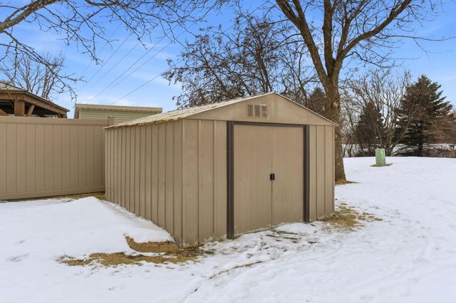 9345 Washburn Avenue N, Brooklyn Park, MN 55444