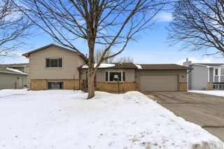 9345 Washburn Avenue N, Brooklyn Park, MN 55444