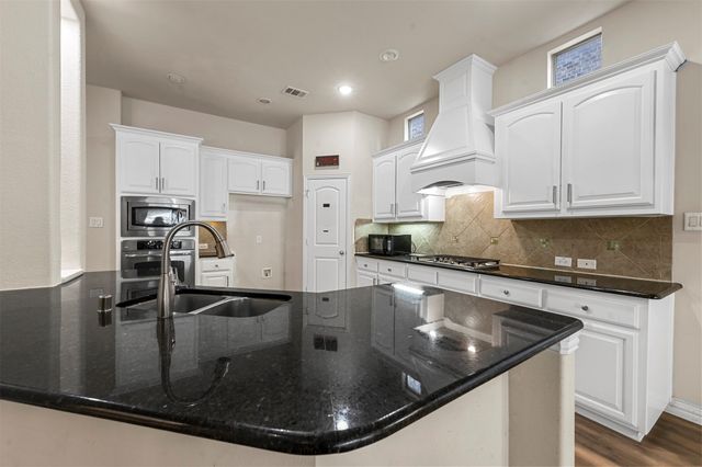 8732 Laurel Canyon Road, Irving, TX 75063