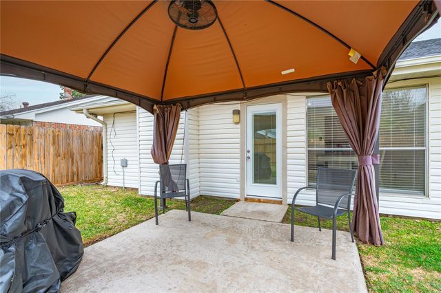 2506 Bisontine Street, Friendswood, TX 77546