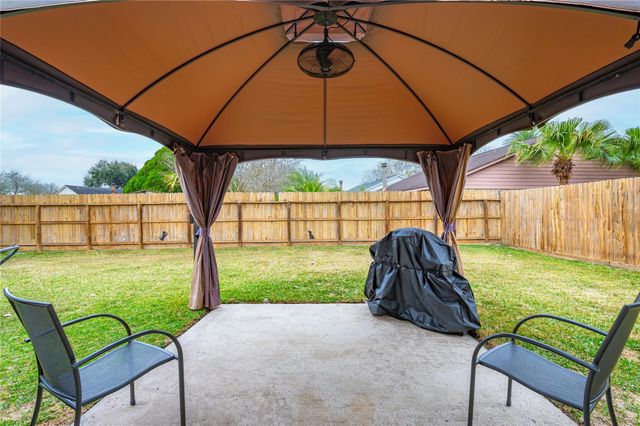 2506 Bisontine Street, Friendswood, TX 77546