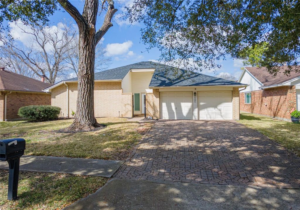 2506 Bisontine Street, Friendswood, TX 77546
