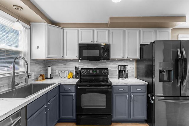 17 Linwood Drive, Coventry, RI 02816