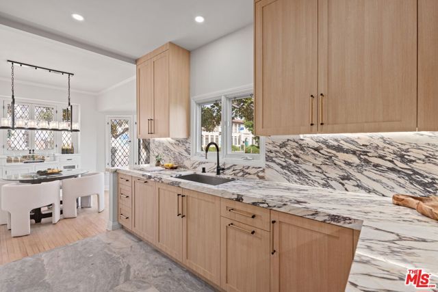 802 S Cochran Avenue, Los Angeles, CA 90036