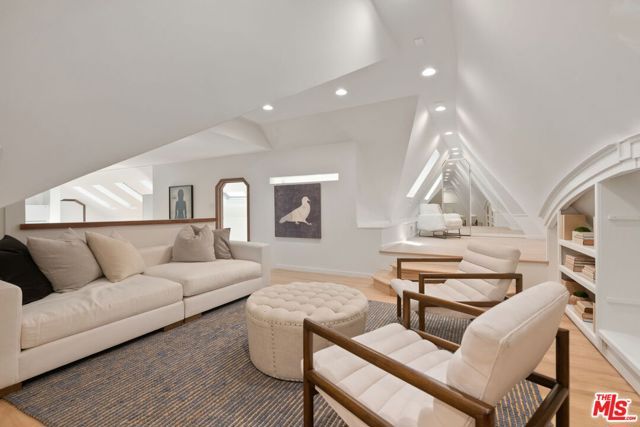 802 S Cochran Avenue, Los Angeles, CA 90036