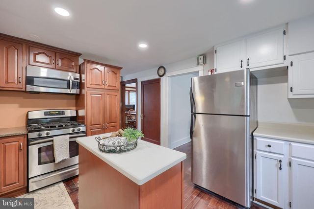 1759 EDEN RD, Lancaster, PA 17601