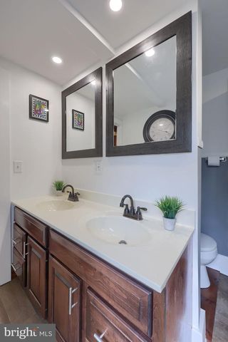 1759 EDEN RD, Lancaster, PA 17601