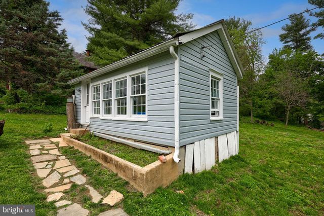 1759 EDEN RD, Lancaster, PA 17601