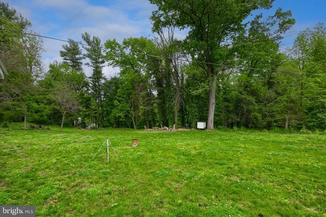 1759 EDEN RD, Lancaster, PA 17601