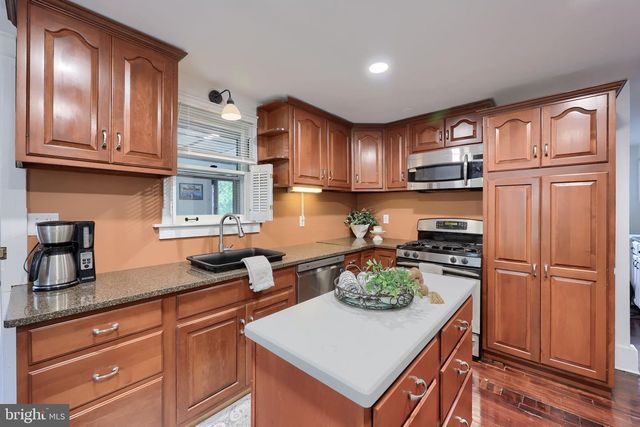 1759 EDEN RD, Lancaster, PA 17601