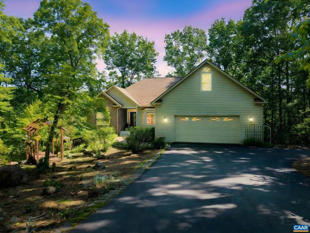 3 NUTWOOD CIR, Palmyra, VA 22963