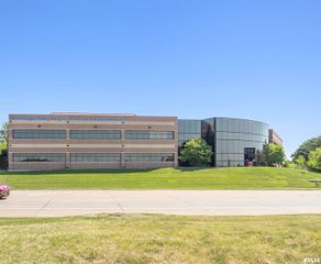3400 Dexter Ct # 1-108, Davenport, IA 52807