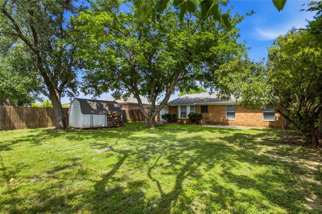 6601 Hughes Drive, Watauga, TX 76148