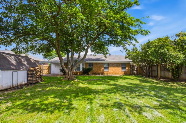 6601 Hughes Drive, Watauga, TX 76148