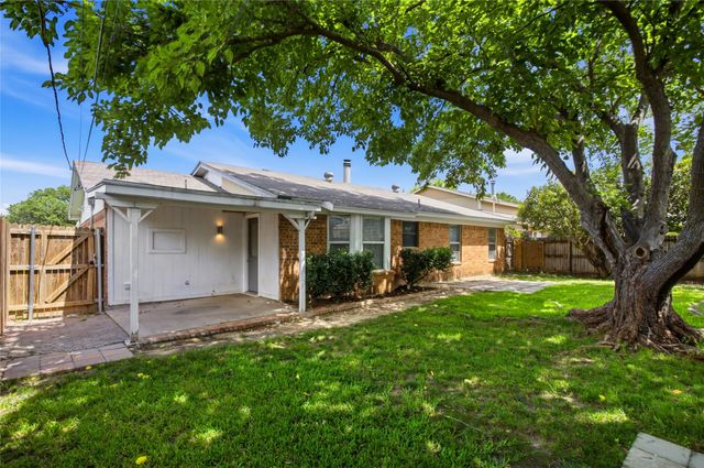 6601 Hughes Drive, Watauga, TX 76148