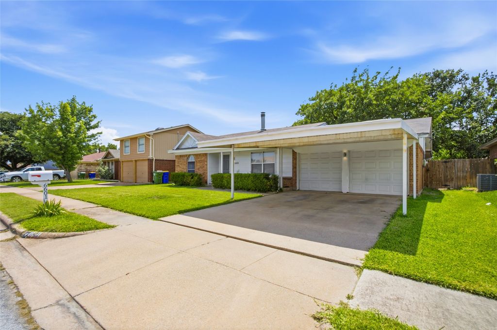 6601 Hughes Drive, Watauga, TX 76148