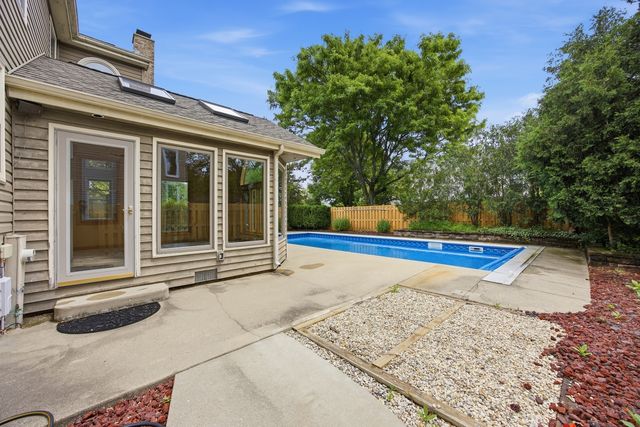 1497 Lilac Drive, Crystal Lake, IL 60014