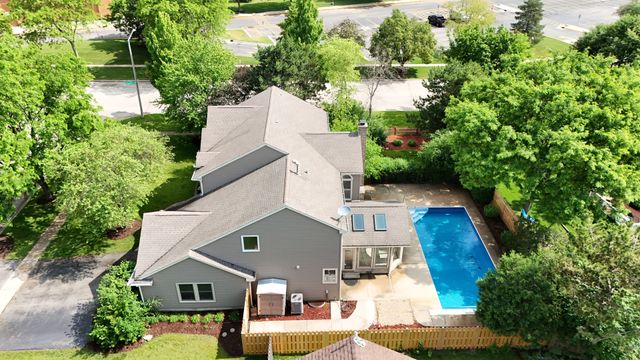 1497 Lilac Drive, Crystal Lake, IL 60014