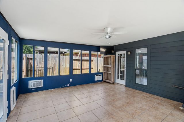5127 Chase Park Circle, Bacliff, TX 77518