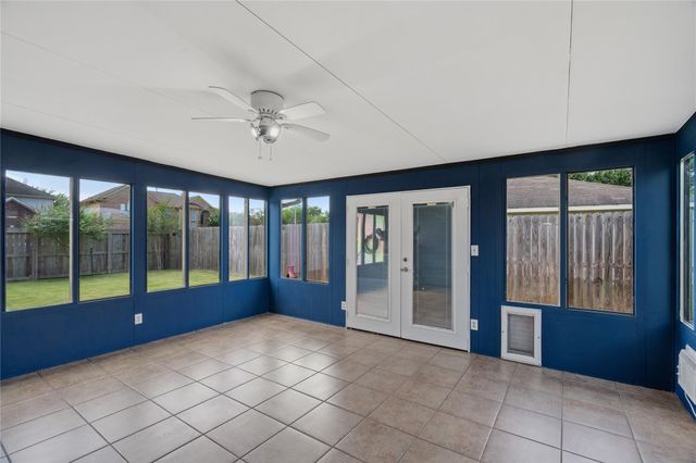 5127 Chase Park Circle, Bacliff, TX 77518