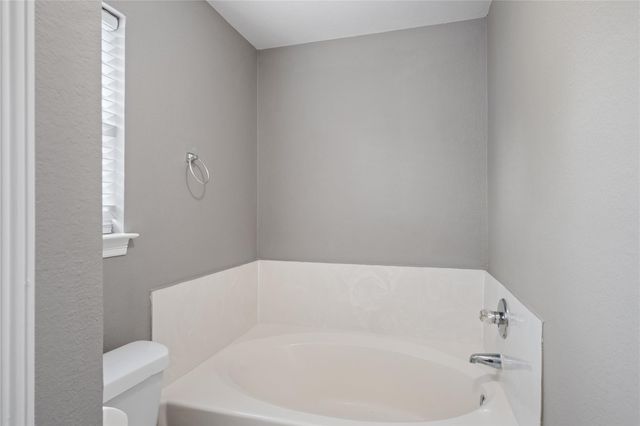 5127 Chase Park Circle, Bacliff, TX 77518