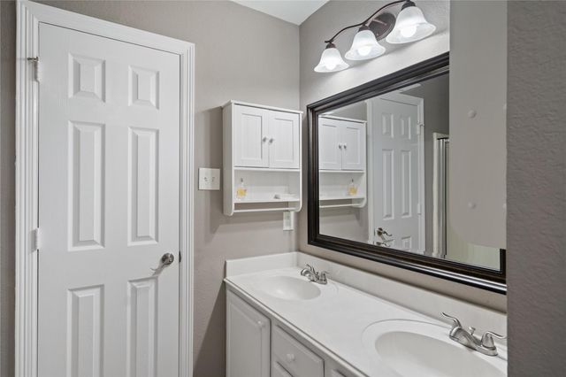 5127 Chase Park Circle, Bacliff, TX 77518