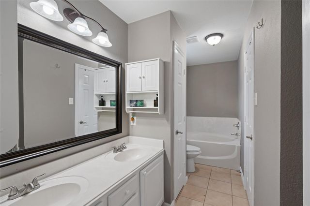 5127 Chase Park Circle, Bacliff, TX 77518