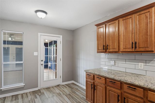 5127 Chase Park Circle, Bacliff, TX 77518