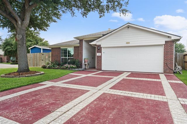5127 Chase Park Circle, Bacliff, TX 77518