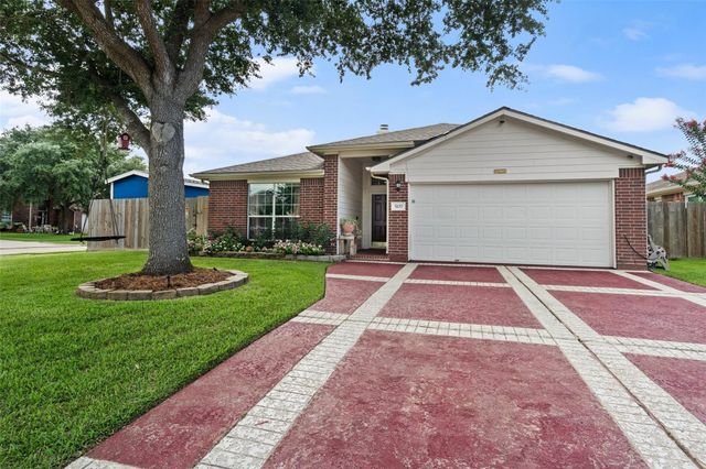 5127 Chase Park Circle, Bacliff, TX 77518