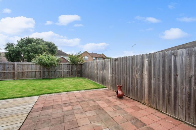 5127 Chase Park Circle, Bacliff, TX 77518
