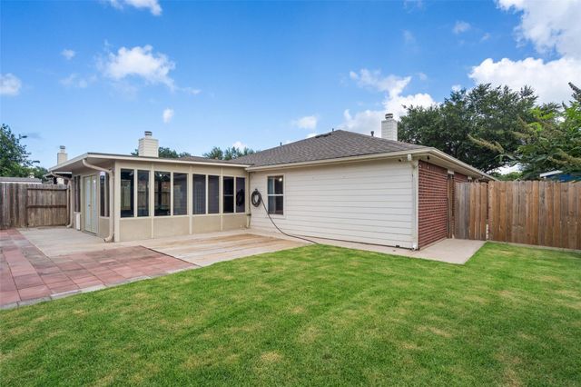 5127 Chase Park Circle, Bacliff, TX 77518