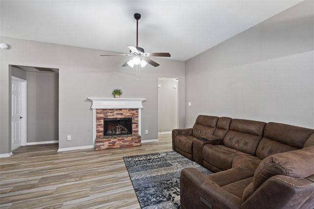 5127 Chase Park Circle, Bacliff, TX 77518