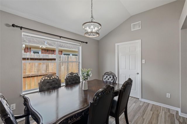 5127 Chase Park Circle, Bacliff, TX 77518
