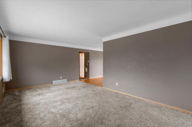 807 Rose Place, Roseville, MN 55113