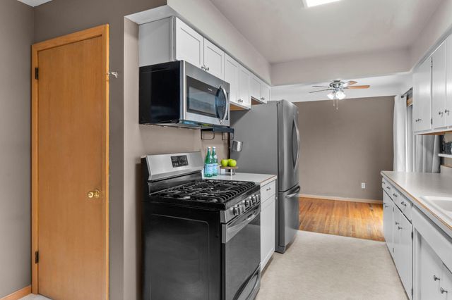 807 Rose Place, Roseville, MN 55113