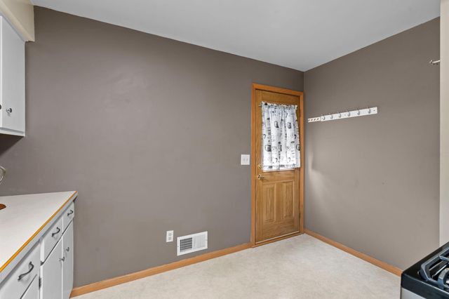 807 Rose Place, Roseville, MN 55113