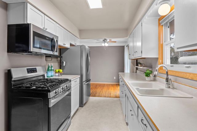 807 Rose Place, Roseville, MN 55113