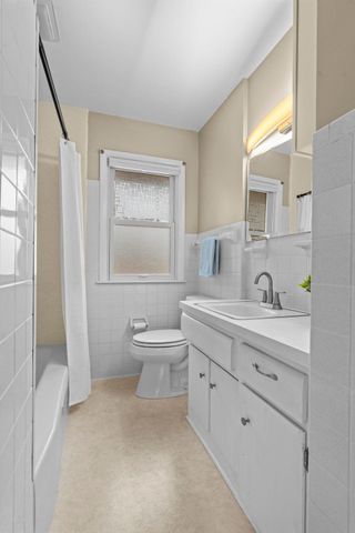 807 Rose Place, Roseville, MN 55113