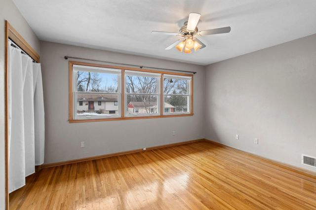 807 Rose Place, Roseville, MN 55113