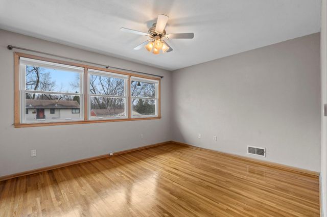 807 Rose Place, Roseville, MN 55113