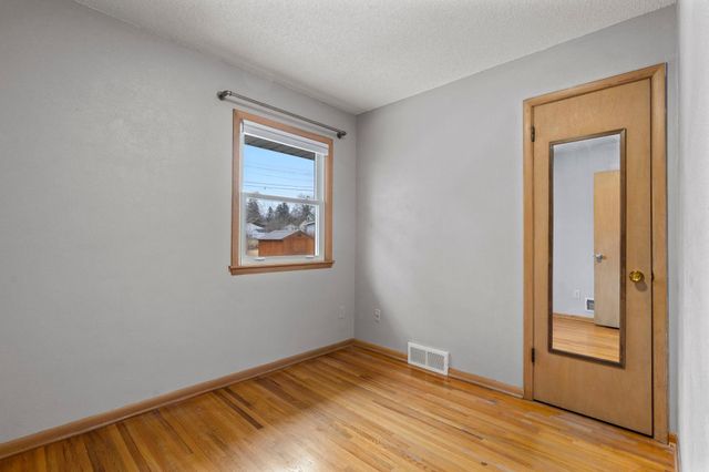 807 Rose Place, Roseville, MN 55113