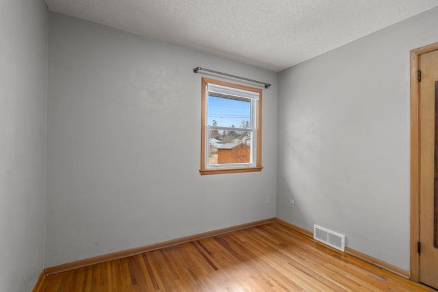 807 Rose Place, Roseville, MN 55113