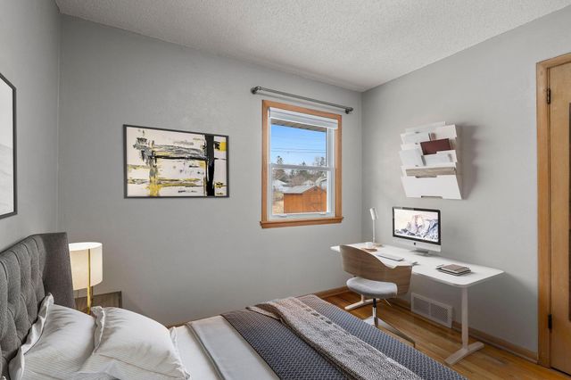 807 Rose Place, Roseville, MN 55113