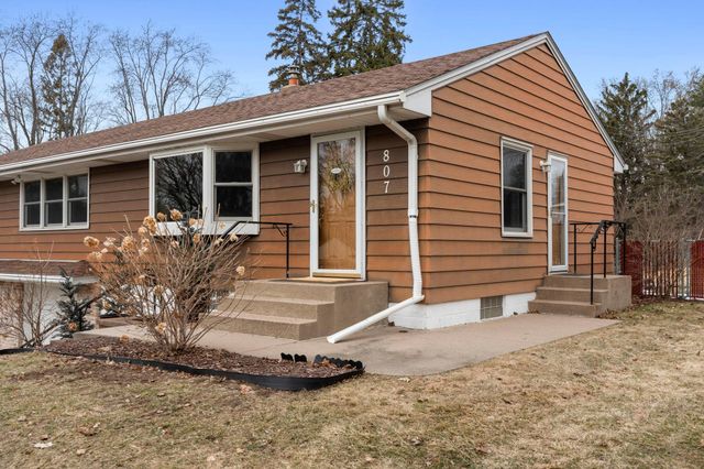 807 Rose Place, Roseville, MN 55113