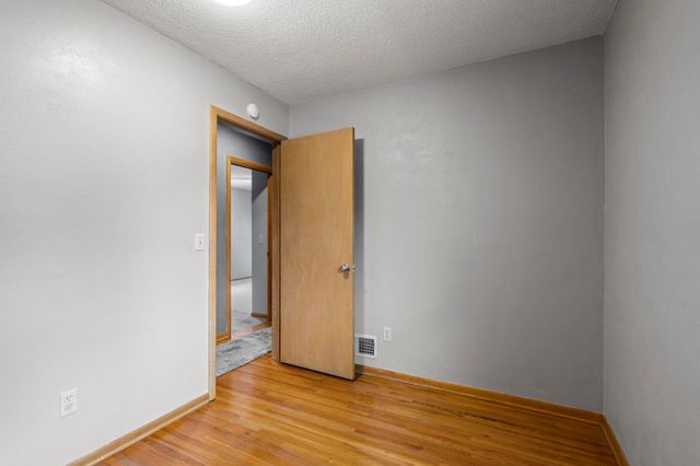 807 Rose Place, Roseville, MN 55113