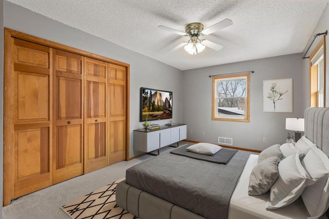 807 Rose Place, Roseville, MN 55113