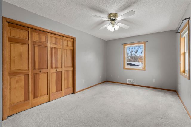 807 Rose Place, Roseville, MN 55113