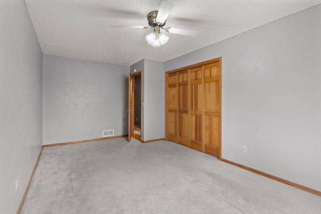 807 Rose Place, Roseville, MN 55113