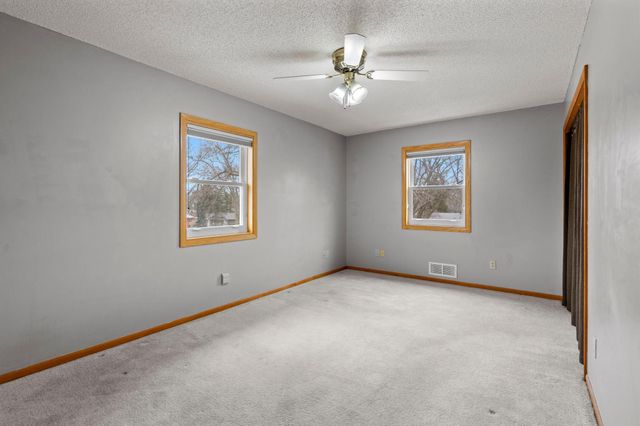 807 Rose Place, Roseville, MN 55113